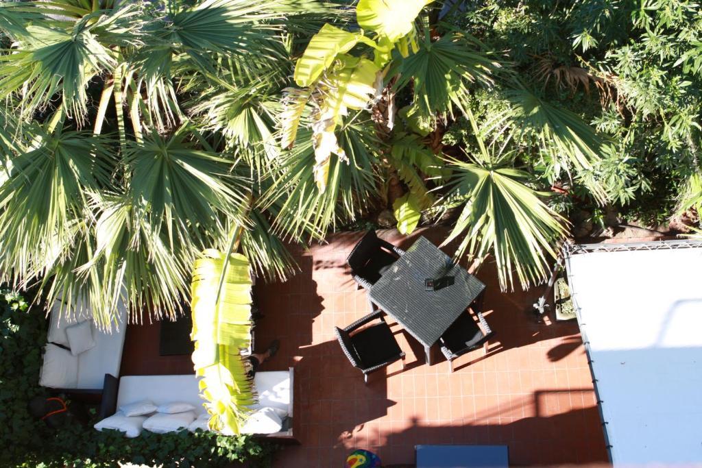 Hotel Los Globos Сиджес Экстерьер фото