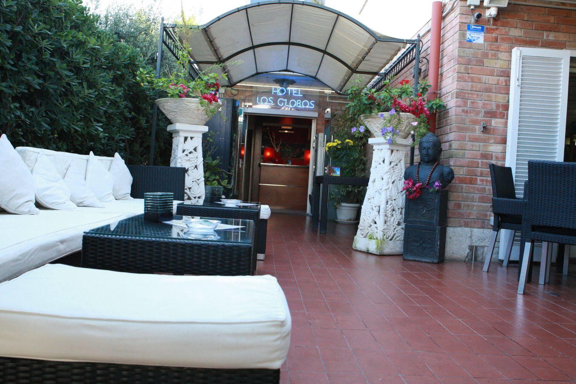 Hotel Los Globos Сиджес Экстерьер фото