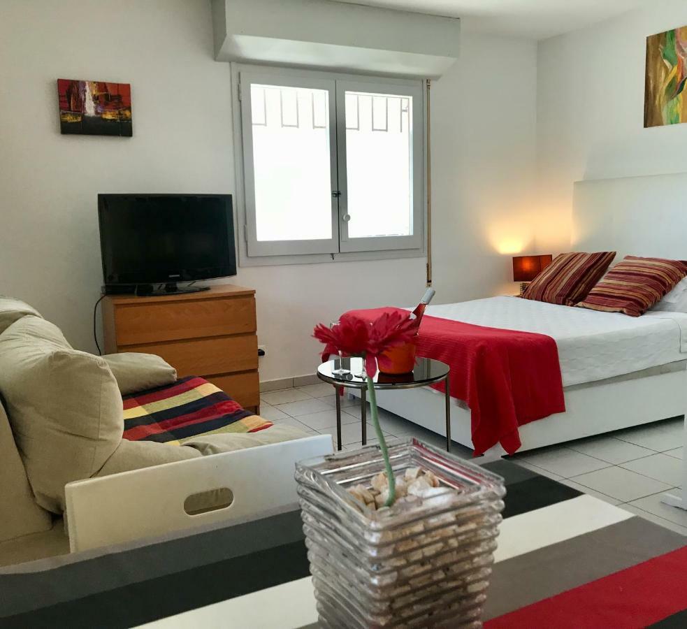 Hotel Los Globos Сиджес Экстерьер фото