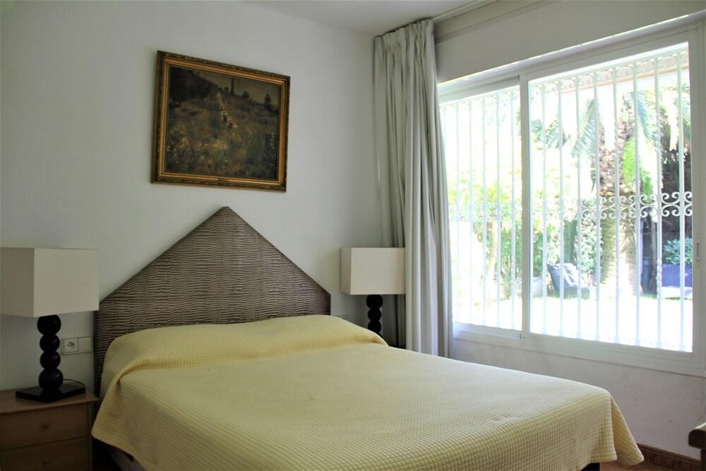 Hotel Los Globos Сиджес Экстерьер фото
